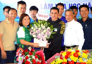 Kiatisuk “tiếp lửa” 49 tân sinh viên đại học